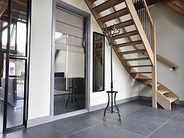 Grandeur Farmhouse in Dwingeloo at a National Park