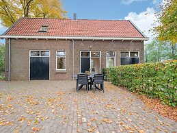 Cozy Holiday Home by the Canal in Dwingeloo