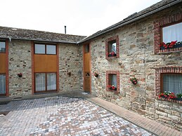 Renovated Farmhouse Quiet Location With Garden, Terrace, Ideal for Wal