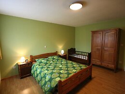 Renovated Farmhouse Quiet Location With Garden, Terrace, Ideal for Wal