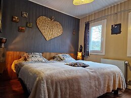 Peaceful Chalet in Transinne With Patio