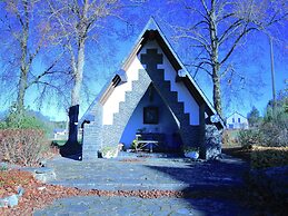 Peaceful Chalet in Transinne With Patio