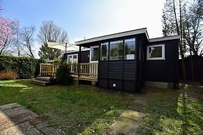 Chalet With Balcony in Veluwe