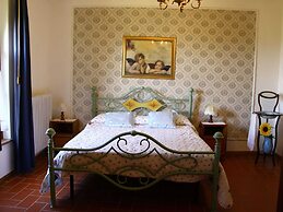 Farmhouse Living Amidst Vineyards