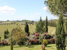 Farmhouse Living Amidst Vineyards