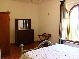 Farmhouse Living Amidst Vineyards