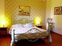 Farmhouse Living Amidst Vineyards