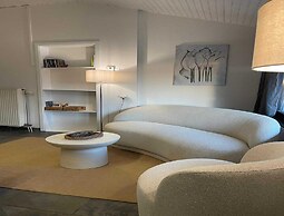 Sunny Cottage With Pool