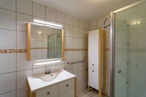 Perfect Spot on Edge of Large Woods with Hot Tub