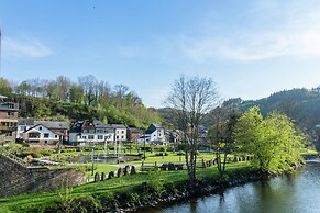 Perfect Spot on Edge of Large Woods with Hot Tub