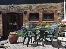 Comfortable Apartment With Terrace