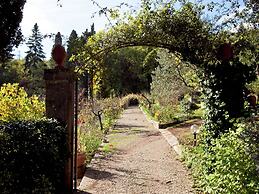 Belvilla by OYO Serene Apartment With Garden