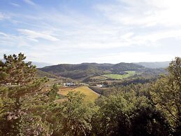 Belvilla by OYO Serene Apartment With Garden