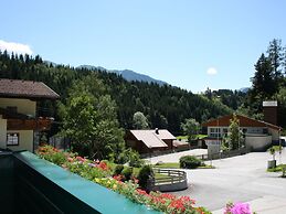 Idyllic Holiday Home in Goldegg Weng Near ski bus