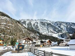 Sunlit Apartment near Ski Area in Längenfeld