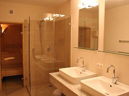 Cozy Apartment with Sauna near Ski Slopes in Mittersill