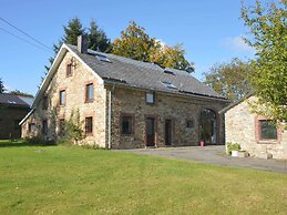 Large Holiday Home in Waimes With a Garden