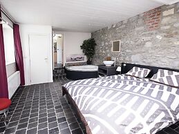 Modern Mansion in Hastiere par Dela With Pool