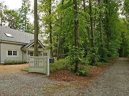 Countryside Chalet in Bomal sur Ourthe With Sauna, Balcony