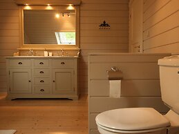 Countryside Chalet in Bomal sur Ourthe With Sauna, Balcony