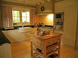 Countryside Chalet in Bomal sur Ourthe With Sauna, Balcony