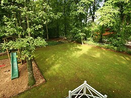 Countryside Chalet in Bomal sur Ourthe With Sauna, Balcony