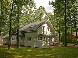 Countryside Chalet in Bomal sur Ourthe With Sauna, Balcony