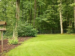 Countryside Chalet in Bomal sur Ourthe With Sauna, Balcony