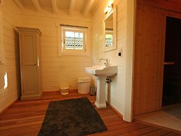 Countryside Chalet in Bomal sur Ourthe With Sauna, Balcony