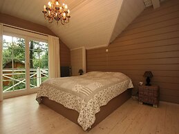 Countryside Chalet in Bomal sur Ourthe With Sauna, Balcony