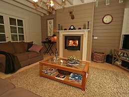 Countryside Chalet in Bomal sur Ourthe With Sauna, Balcony