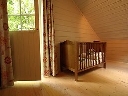 Countryside Chalet in Bomal sur Ourthe With Sauna, Balcony