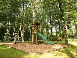 Countryside Chalet in Bomal sur Ourthe With Sauna, Balcony