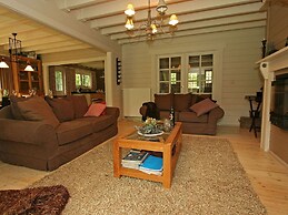 Countryside Chalet in Bomal sur Ourthe With Sauna, Balcony