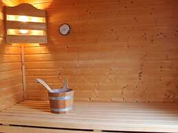 Allergy Friendly Holiday Home near Beach with Lake View