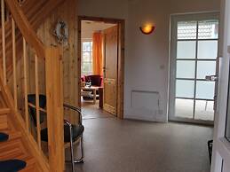 Allergy Friendly Holiday Home near Beach with Lake View