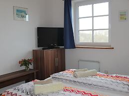 Allergy Friendly Holiday Home near Beach with Lake View