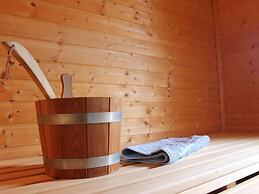 Allergy Friendly Holiday Home near Beach with Lake View