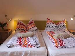 Allergy Friendly Holiday Home near Beach with Lake View