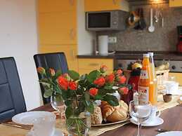 Allergy Friendly Holiday Home near Beach with Lake View