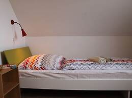 Allergy Friendly Holiday Home near Beach with Lake View