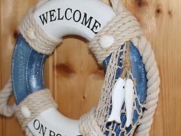 Allergy Friendly Holiday Home near Beach with Lake View