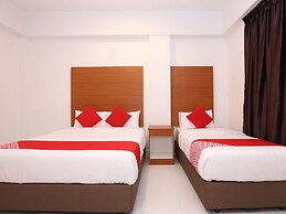 OYO 89888 Dz Residence Guest House