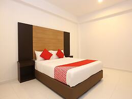 OYO 89888 Dz Residence Guest House