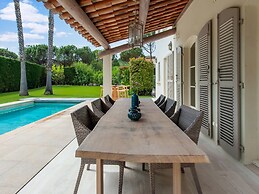 Beachside Bliss in Gassin