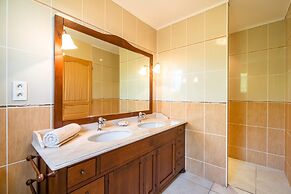 Villa in Limoux With Private Pool & Mountain Views