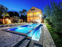 Spacious Holiday Home With Private Pool