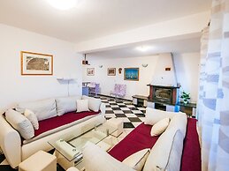 Holiday Home in Jasenice With Garden