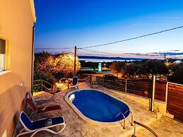 Holiday Home in Jasenice With Garden