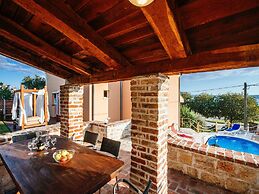 Holiday Home in Jasenice With Garden